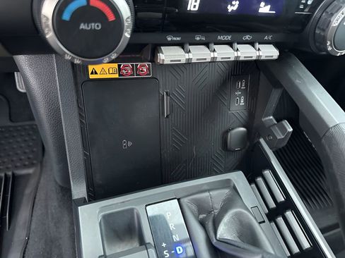 Used 2025 Toyota Tacoma SR5 w/ SR5 Upgrade Package AWD/4WD image 19