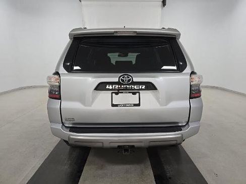 Used 2020 Toyota 4Runner TRD Off-Road Premium AWD/4WD image 5