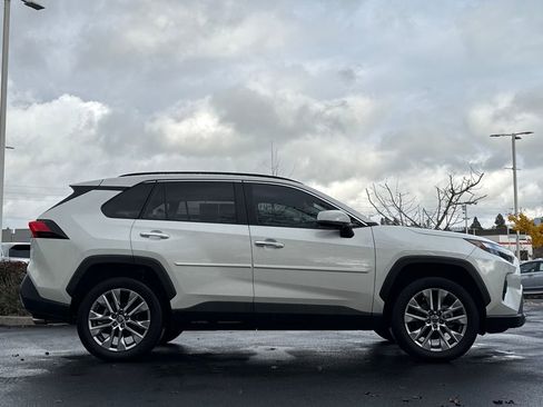 Certified 2022 Toyota RAV4 Limited image 6