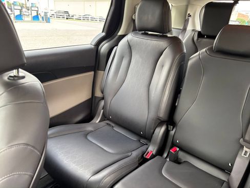 Used 2026 Kia Carnival FWD image 41