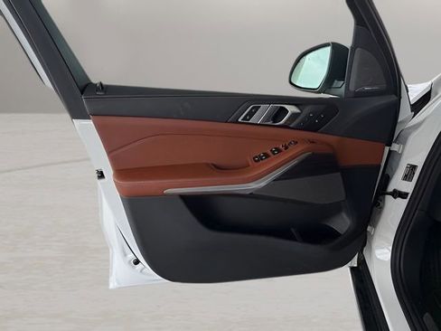 Used 2025 BMW X5 xDrive40i w/ Executive Package image 13