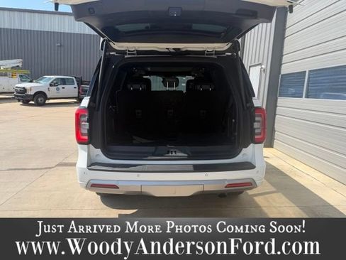 Used 2023 Ford Expedition Platinum AWD/4WD image 6
