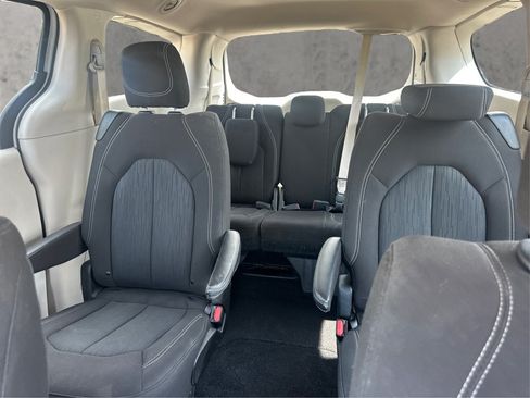 Used 2022 Chrysler Voyager LX FWD image 24