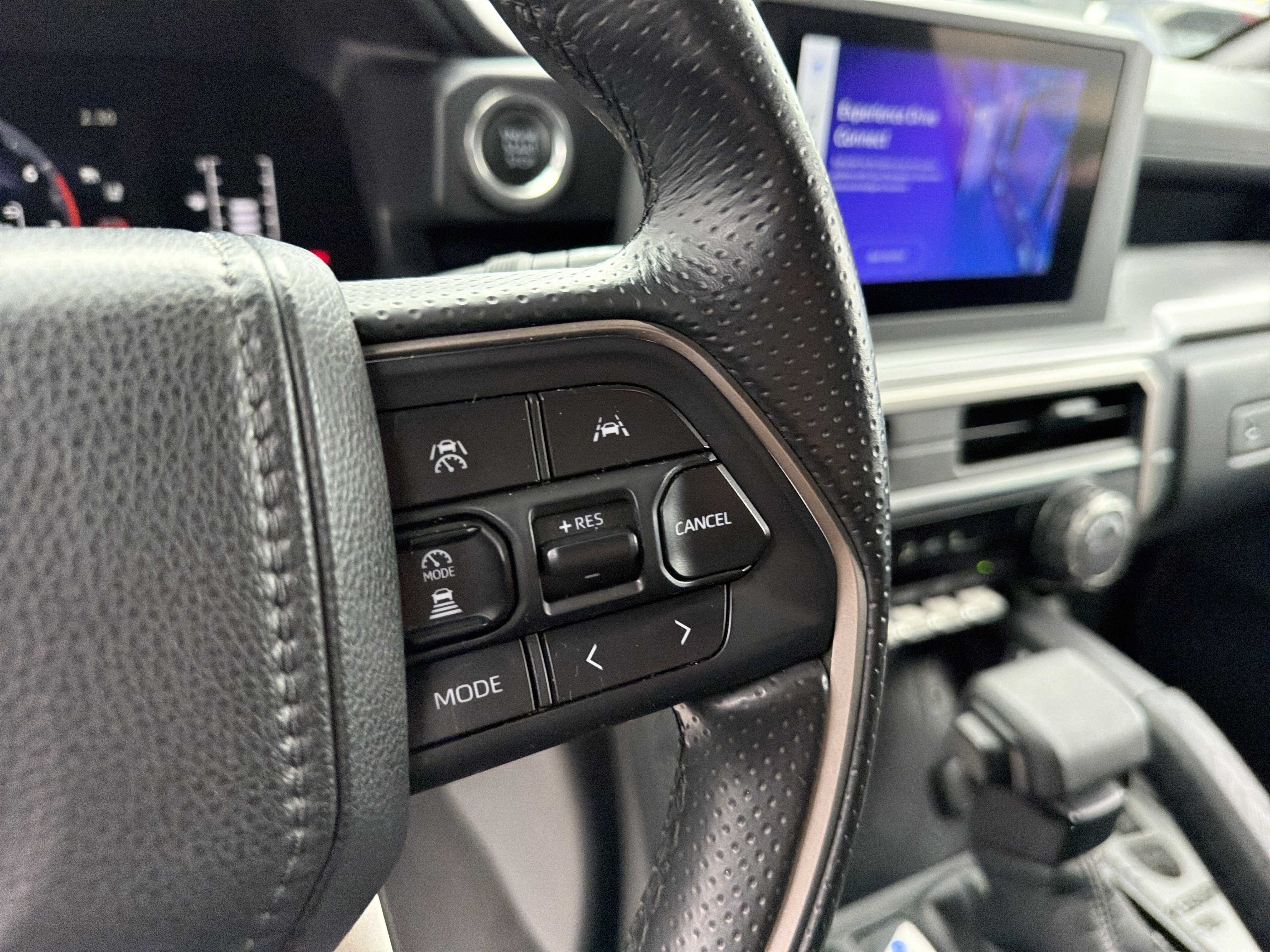 Used 2025 Toyota 4Runner SR5 AWD/4WD image 20