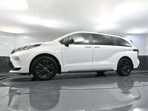 Used 2024 Toyota Sienna XSE AWD/4WD image 55