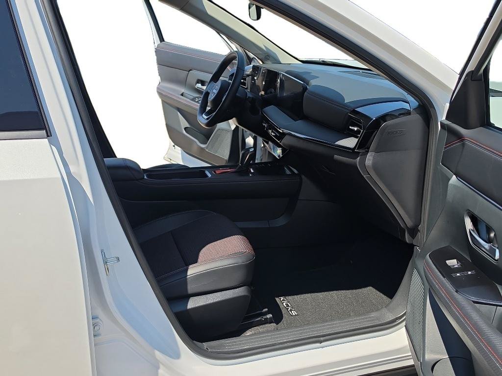 Used 2025 Nissan Kicks SR AWD/4WD image 22