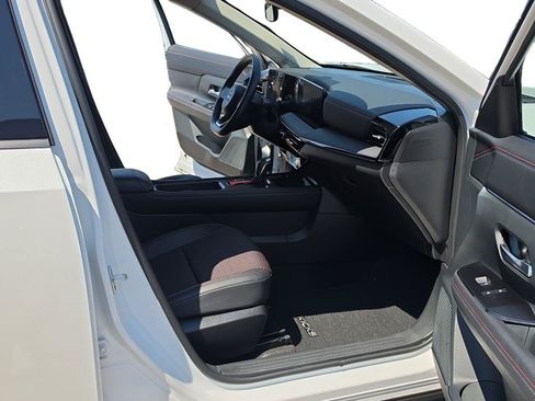 Used 2025 Nissan Kicks SR AWD/4WD image 22