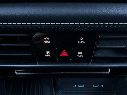 Used 2025 Volkswagen Atlas Cross Sport SE image 26