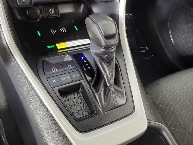 Used 2024 Toyota RAV4 XLE w/ Convenience Package FWD image 31