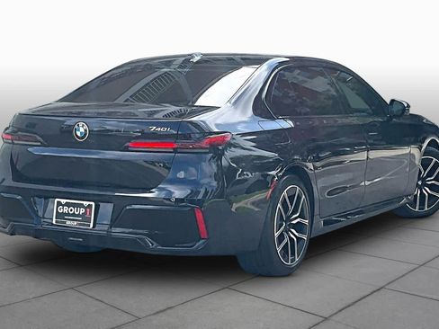Used 2023 BMW 740i w/ Parking Assistance Package RWD image 11