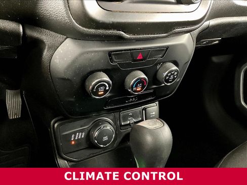 Used 2019 Jeep Renegade Sport w/ Sport Appearance Group AWD/4WD image 14