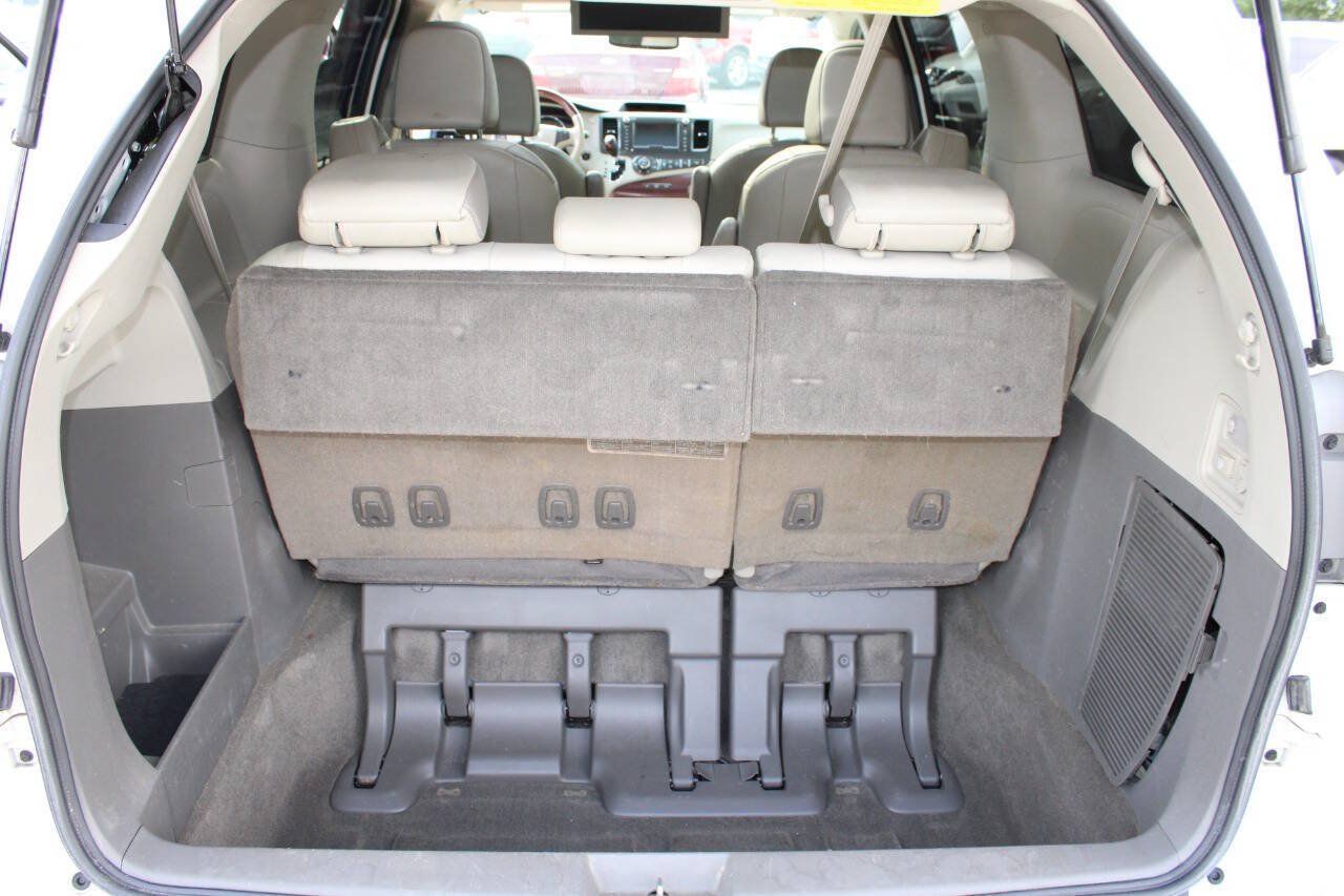 Used 2013 Toyota Sienna Limited w/ Premium Pkg FWD image 29