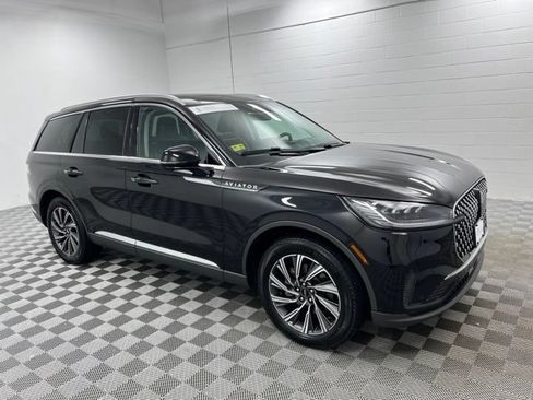 Used 2025 Lincoln Aviator AWD image 4