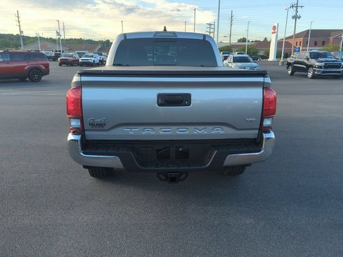 Used 2020 Toyota Tacoma SR5 AWD/4WD image 7