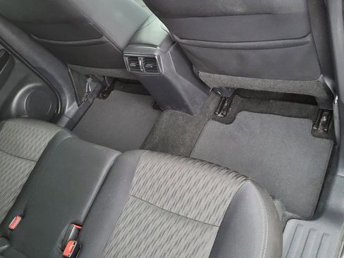 Used 2018 Nissan Rogue S image 23