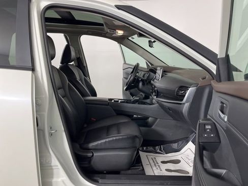 Used 2023 Nissan Rogue SV w/ SV Premium Package image 40