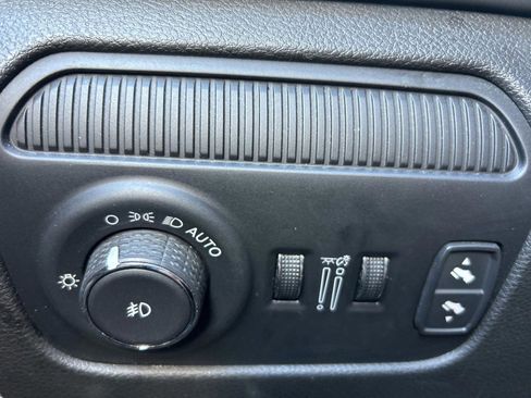 Certified 2024 Jeep Wagoneer L Series II w/ Flexible Seating Group image 15