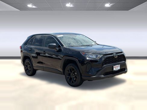 Used 2022 Toyota RAV4 LE FWD image 7