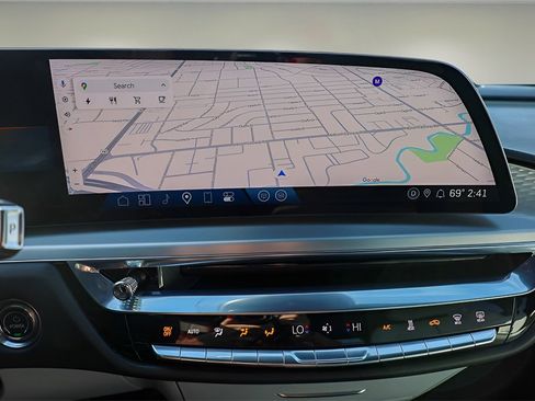 Used 2024 Cadillac Lyriq Sport image 17