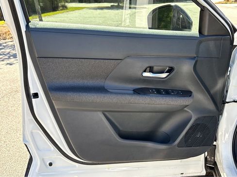 New 2026 Nissan Kicks SV w/ SV Premium Package FWD image 17