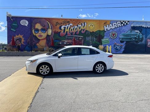 Used 2024 Toyota Corolla LE FWD image 2