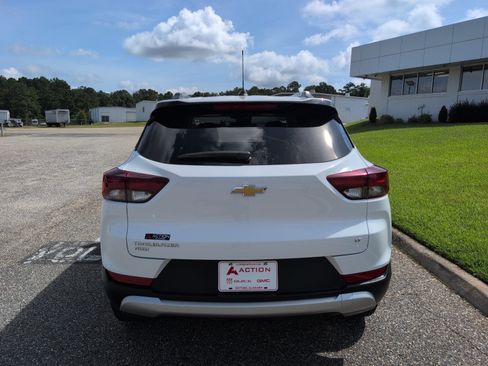 Used 2025 Chevrolet TrailBlazer LT AWD/4WD image 3