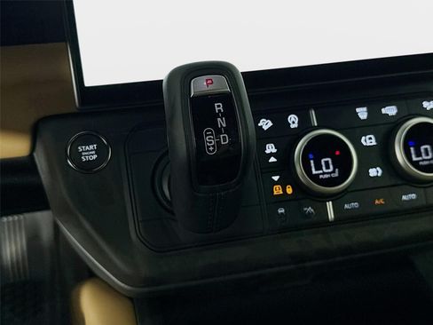 Used 2026 Land Rover Defender 110 X-Dynamic SE AWD/4WD image 19