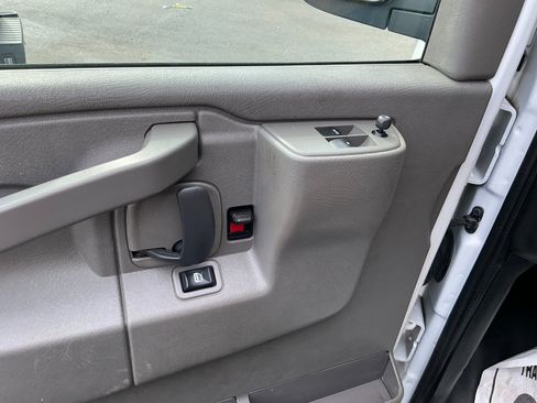 Used 2021 Chevrolet Express 3500 w/ Driver Convenience Package image 10