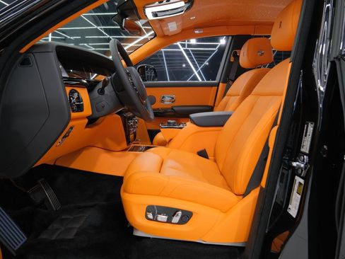 Used 2025 Rolls-Royce Phantom Sedan image 28