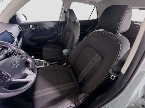 Used 2025 Hyundai Venue SEL FWD image 13