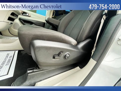 Used 2022 Chrysler Voyager LX image 13