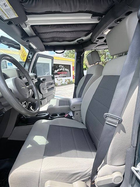 Used 2010 Jeep Wrangler Unlimited Rubicon AWD/4WD image 10