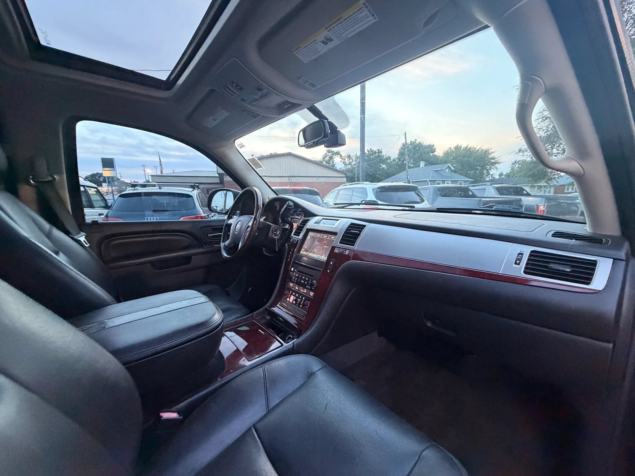 Used 2011 Cadillac Escalade ESV Luxury AWD/4WD image 20