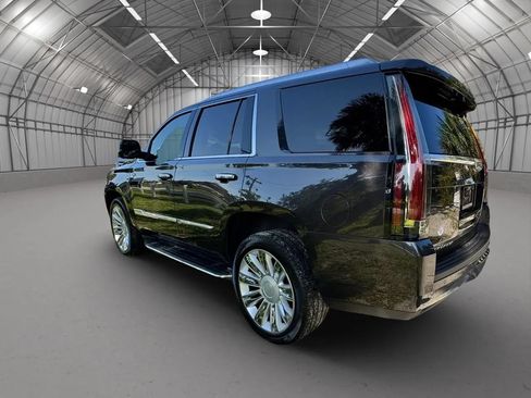 Used 2016 Cadillac Escalade Luxury AWD/4WD image 5