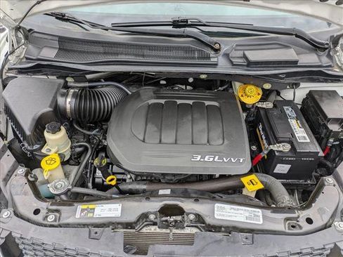 Used 2016 Dodge Grand Caravan SXT image 25