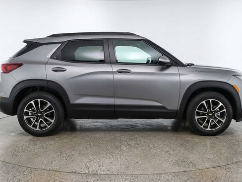 Used 2025 Chevrolet TrailBlazer LT FWD image 11