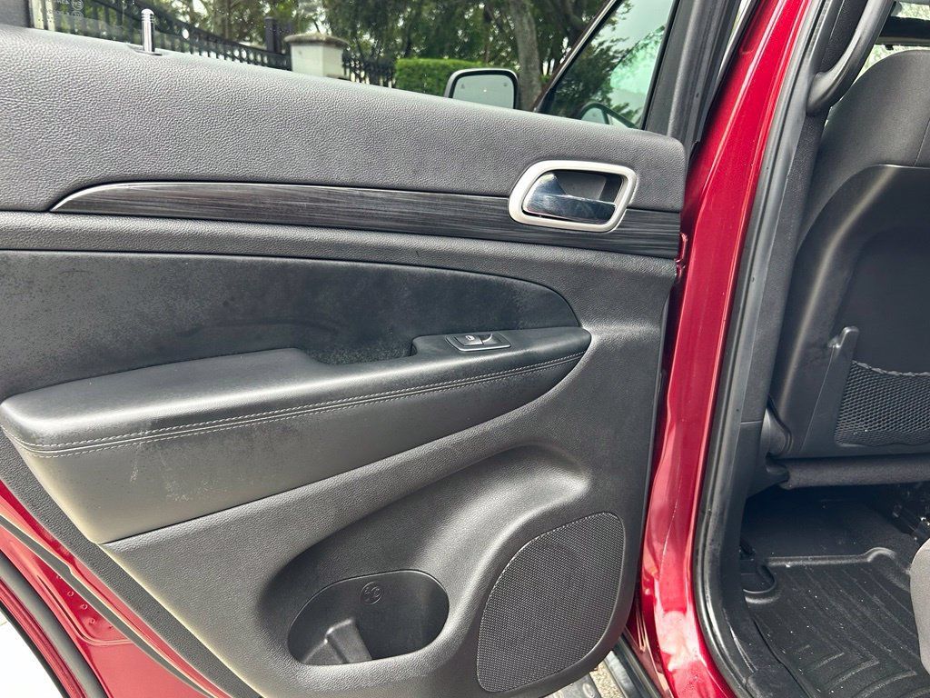 Used 2021 Jeep Grand Cherokee Laredo RWD image 40