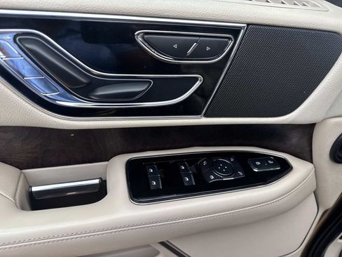 Used 2019 Lincoln Navigator Select RWD image 20