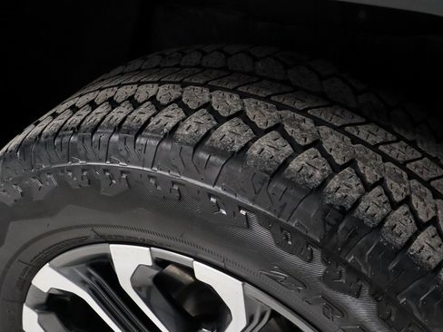 Used 2023 GMC Canyon Denali image 20