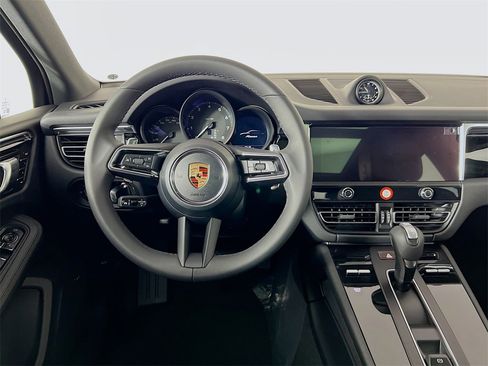 New 2026 Porsche Macan image 25