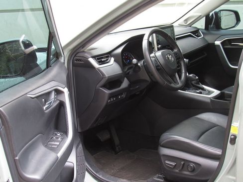 Used 2021 Toyota RAV4 XLE Premium AWD/4WD image 10