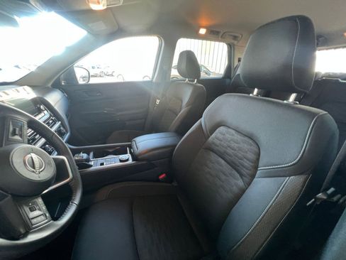 Used 2025 Nissan Pathfinder SV image 38