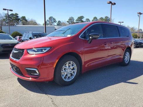 New 2026 Chrysler Pacifica Select FWD image 3