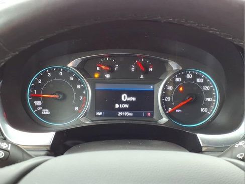 Used 2023 Chevrolet Traverse LT FWD image 23