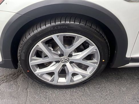 Used 2018 Volkswagen Golf Alltrack SEL image 9