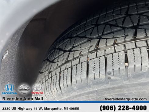 Used 2025 Chevrolet Equinox LT FWD image 12