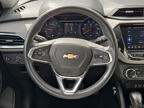 Used 2021 Chevrolet TrailBlazer LT w/ Premium Seating Package FWD image 15