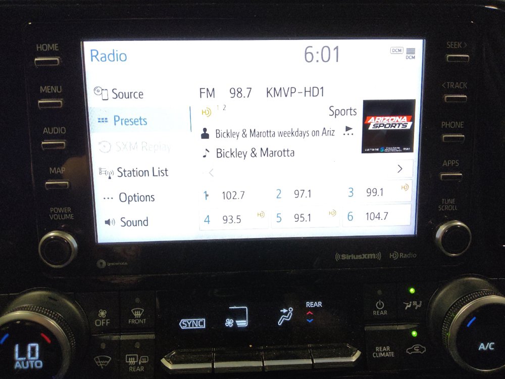 Used 2021 Toyota Highlander LE FWD image 25