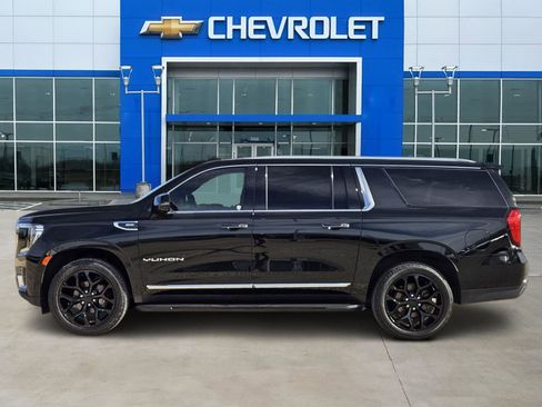Used 2021 GMC Yukon XL SLT w/ SLT Luxury Plus Package image 3