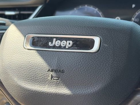 Used 2023 Jeep Grand Cherokee Limited w/ Luxury Tech Group II image 24